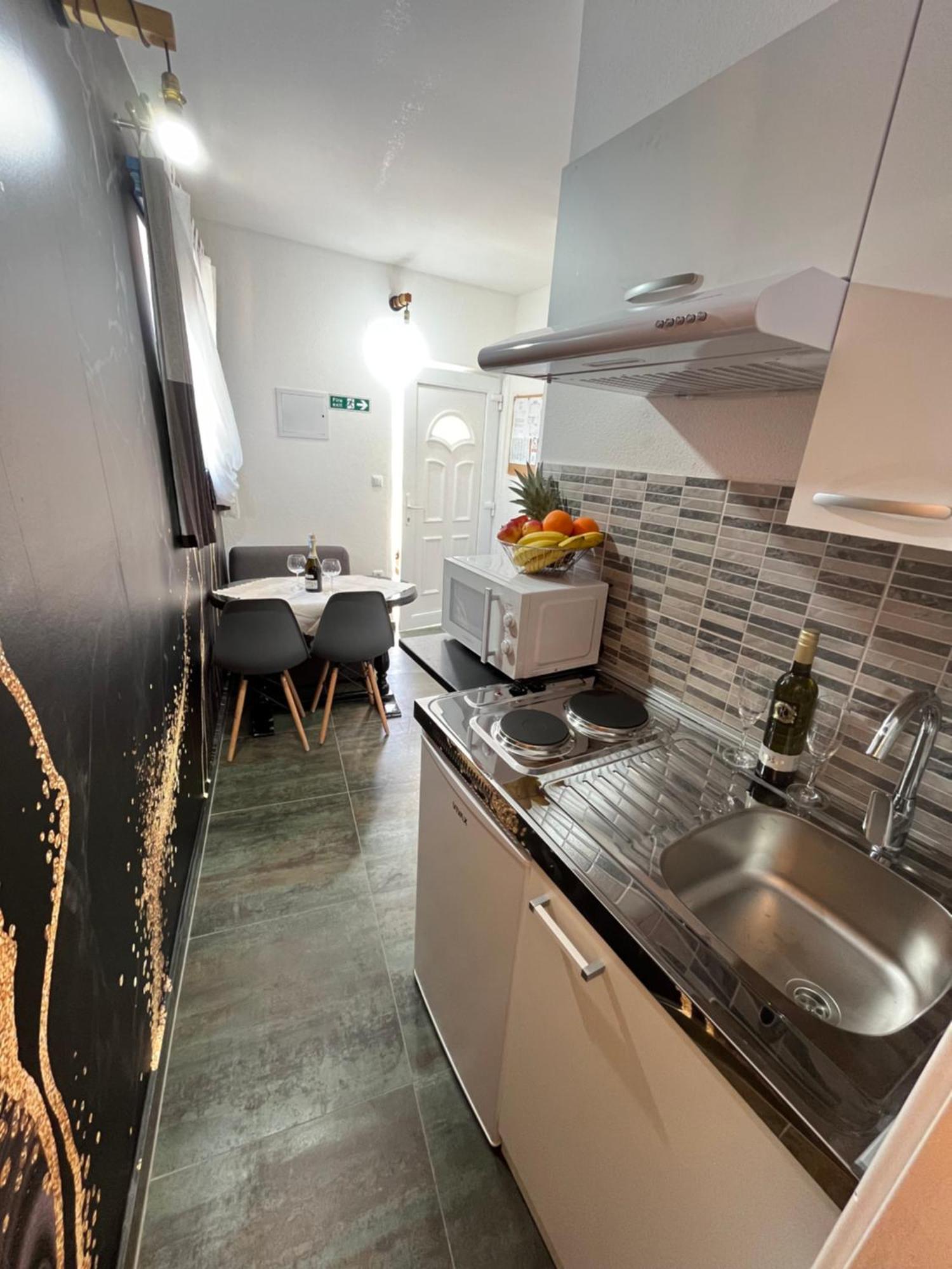 Marinovi Dvori Apartment Slatine Exterior photo